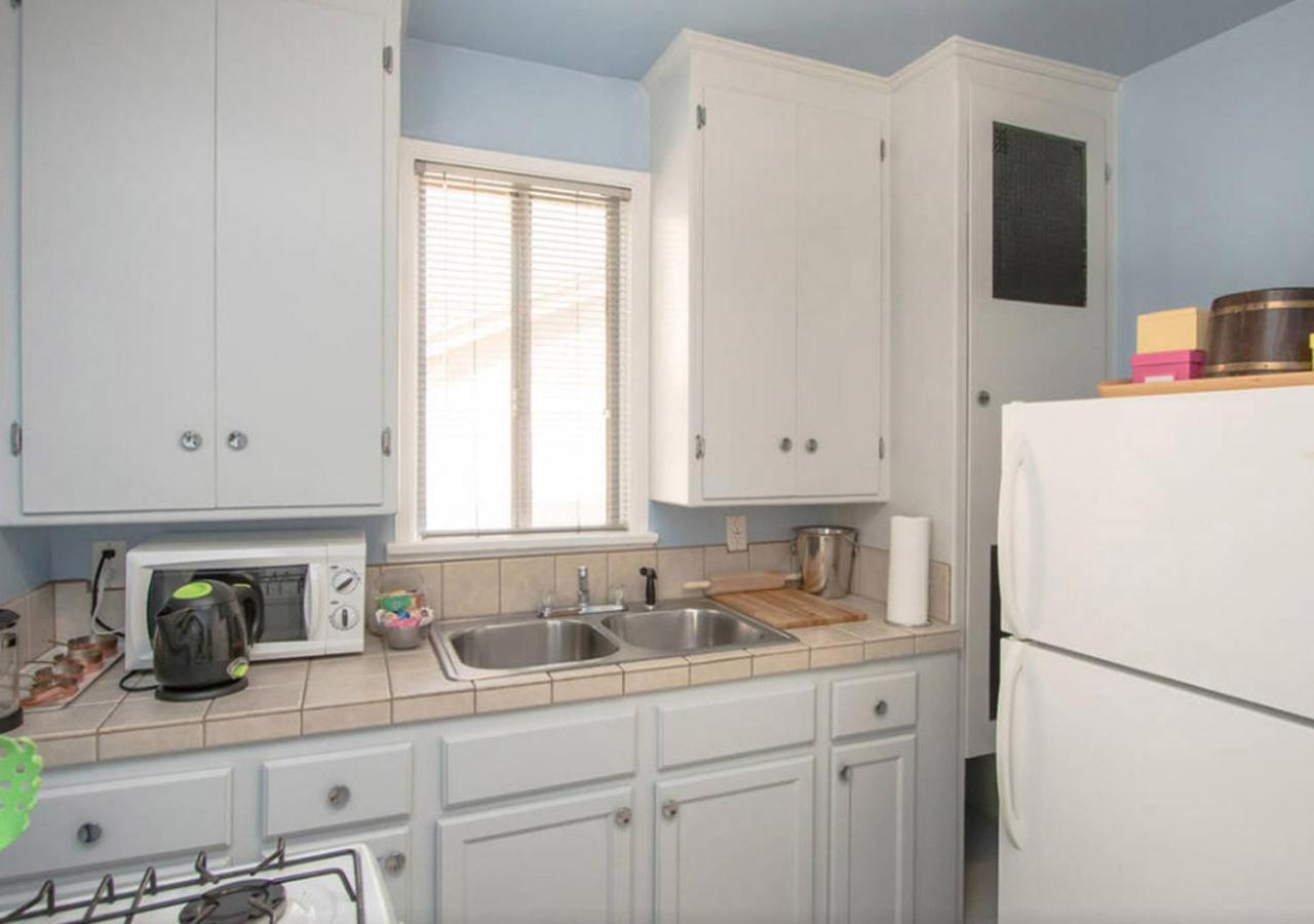The Burbank Sanctuary - Be Pampered - Full Kitchen Exterior foto